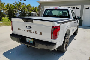 LISTO PARA CONDUCIR - USADO, VOLANTE A LA IZQUIERDA |   Ford F-150 XL FP700 Edición Bronzada 2024 con Motor Supercharged de 1700 millas de autonomía - Product Image 3
