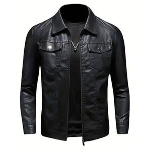 C'est une veste de moto en cuir rouge Grand Canyon Crosby ou Segura Funky. - Product Image 4