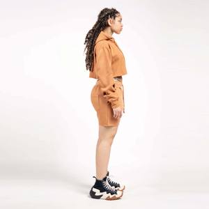 Ensemble haut court et short en polaire pour femme-Vêtements de détente deux pièces élégants, parfaits pour les journées décontractées, le repos et les vêtements de tous les jours - Product Image 3