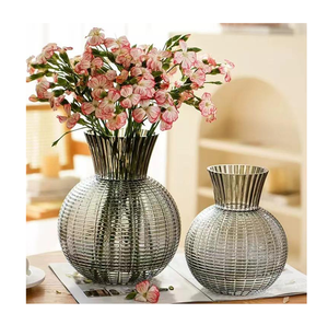 Jarrón de Flores Redondo Hecho a Mano de Acero Inoxidable, Elegante y Moderno, Brillante y Pulido, Decorativo con Textura Martillada Costera - Product Image 1