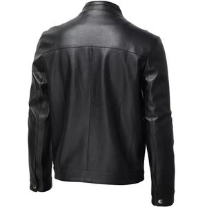 Chaqueta de piel sintética negra para hombre Diseño minimalista ajustado con cierre frontal de cremallera - Product Image 2