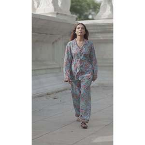 Conjunto de Pijama de Novia en Mezcla de Seda, Suave, Cómodo y Transpirable, con Estampado Paisley y Bolsillos, Diseño Único, Suministro ODM para Damas de Honor - Product Image 3