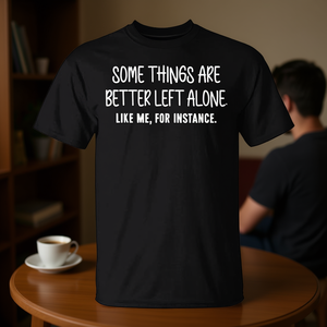T-shirt con umorismo sarcastico per introvertiti: Alcune cose sono migliori se lasciate in pace - Product Image 3