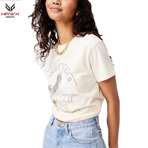 Camiseta de verano para mujer con logotipo personalizado Diseño en línea Cuello redondo Ropa de calle Patrón impreso Tela lisa - Product Image 4