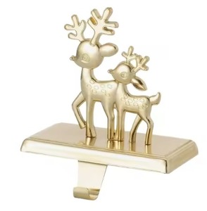 Ours doré avec arbre de Noël Figurine décorative Accent de table de vacances festif pour affichage d'étagère de décoration intérieure ou cadeau saisonnier - Product Image 4