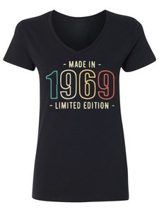 เสื้อยืดคอวีผู้หญิงกำหนดเอง (US Local POD) - Product Image 2