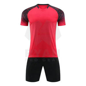 Maillot de football à manches courtes pour hommes sur mesure Maillot de football de haute qualité Uniformes de football respirants à vendre Fabriqué au Pakistan - Product Image 1
