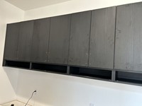 Set Kabinet Dapur Walnut Slab Tanpa Gagang, Panel Datar, Motif Kayu, Finishing Matte, Buatan USA, Stok Houston