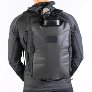 Sac à ordinateur portable en cuir décontracté et élégant, imperméable et avec panneau solaire, sangle réglable et fermeture éclair sécurisée pour les voyages, le travail et l'école - Product Image 3