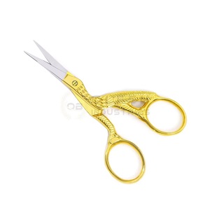 Tijeras profesionales de pestañas de acero inoxidable chapadas en plasma multicolor, herramienta de maquillaje de volumen recto con logotipo de etiqueta privada personalizada - Product Image 2