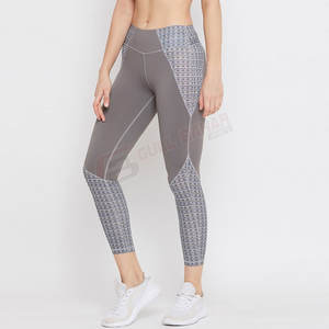 Leggings de yoga imprimés taille moyenne pour femmes avec poches latérales Pantalon d'entraînement pour le fitness et les sports de plein air - Product Image 4