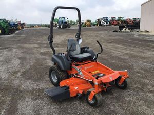 Tondeuse autoportée Husqvarna MZ61 à braquage zéro, siège confortable, plateau de coupe large, idéale pour une tonte rapide et propre sur les champs ouverts. - Product Image 5