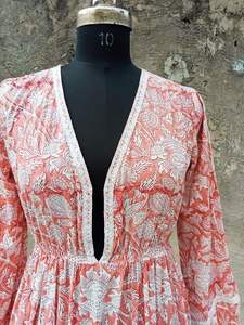 Vestido Túnica Maxi Blanco y Rosa con Estampado Floral, Tejido Ecológico de Algodón, Dobladillo Evase, Sin Mangas, Cuello en V, Ropa Casual de Playa - Product Image 2