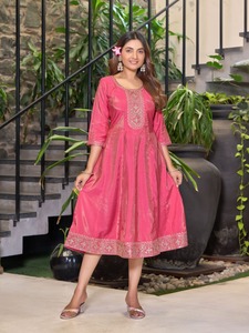 Nuevo lanzamiento tradicional romano a fuego lento Flair Kurti con bordado de trabajo M a XXL Tamaño disponible por Maruti Fashion - Product Image 6