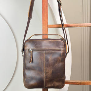 Bolsos de hombro tipo bandolera hechos a mano de cuero genuino desgastado para hombre de lujo con logotipo personalizado para exteriores - Product Image 5