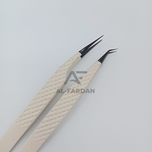 Pince à cils professionnelle à 45 degrés pointue avec logo personnalisé pointe noire couleur crème pince à épiler d'extension de cils d'isolement - Product Image 6