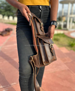 Nuevo estilo hecho a mano de grano completo de cuero Crunch estilo Vintage Unisex Sling Chest Made Unique Triangle Messenger Utility Cross Bags - Product Image 3