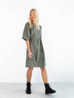 Robe Mini Formelle Bohème d'Été en Taffetas de Soie pour Femme, Col Halter, Coupe Ample et Simple avec Fente – Prix de Gros Direct Usine de Vêtements Professionnelle