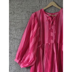 Vestido Maxi a Rayas Rosa Caramelo, Cintura Elástica, Diseño Personalizado, Elegante, Casual, Transpirable, Verano, ODM/OEM para Ocio, Citas, Uso Diario - Product Image 4
