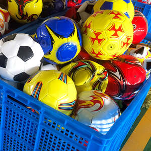 Ballon de football Ballon de football Ballon de pied en pvc Numéro 4 Dégagement personnalisé Poids du matériau en pvc écologique - Product Image 2