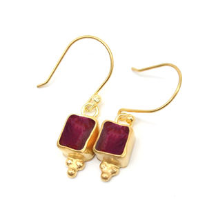 Rough Ruby Gemstone Venta al por mayor Gold Vermeil Fancy Collet Setting Drop Dangle Sterling Silver Metal Jewelry Pendientes - Product Image 1