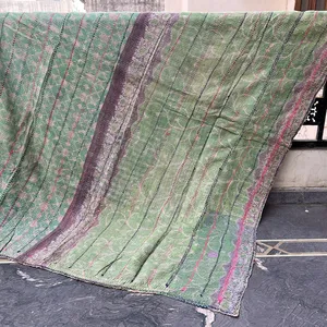 뒤집을 수 있는 가정 장식적인 디자인 인도 전통적인 제조 포도 수확 손 바느질 kantha 누비이불