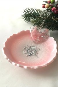 Cuenco de resina verde para una decoración elegante y vibrante, perfecto como pieza decorativa o para uso doméstico diario - Product Image 3