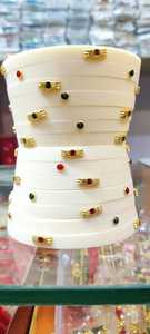 Bracelet en résine du Rajasthan Bijoux traditionnels Bracelet ethnique Artisanat indien Accessoire fait main Couleurs vives Design complexe - Product Image 5