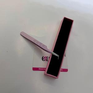 Pince à épiler professionnelle pour extensions de cils, pointe fine à 90 degrés, avec revêtement poudré rose pailleté de haute qualité et poignée papillon - Product Image 3