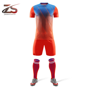 100% uniformes de fútbol de poliéster logotipo personalizado hecho en Pakistán - Product Image 1