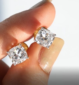 Pendientes de tuerca de oro rosa blanco de 14 quilates, 1 quilate, corte de cojín cultivado en laboratorio, Diamante de moda VS claridad para lujo sostenible para bodas - Product Image 4