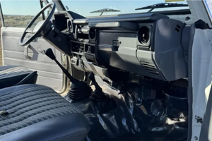 LISTO PARA CONDUCIR - USADO, VOLANTE A LA IZQUIERDA |   CONDUCCIÓN DERECHA |   24,000 KILÓMETROS, TOYOTA LAND CRUISER FZJ75 PICKUP de 1997 - Product Image 4