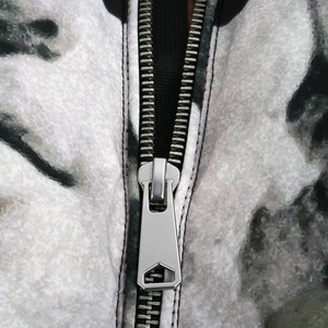 Chaqueta Acolchada de Diseñador de Alta Calidad Estilo Urbano, Estampado Personalizado, Resistente al Viento, Cálida, Tela de Lona, Logotipo Frontal, Unisex con Capucha - Product Image 6