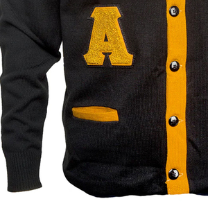 เสื้อสเวตเตอร์ถักคอวีของผู้หญิงเสื้อสเวตเตอร์ถักลายอะคริลิคสีดำมีโลโก้ด้านหน้าสีทองสำหรับฤดูหนาว - Product Image 5