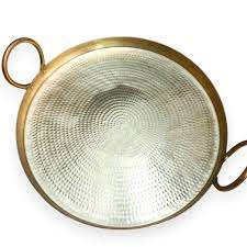 Bandeja de servicio de latón Pital Nagri hecha a mano india con patas y asas, lo mejor para la decoración del hogar, bandejas de decoración de bodas, venta al por mayor de La India - Product Image 4