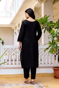 Kurta élégante et simple, style actrice de série télévisée, col en V, coupe droite, bordure, vente en gros, pour femmes ou jeunes filles, édition spéciale - Product Image 5