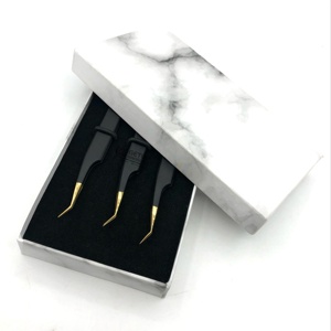 Pince à épiler professionnelle GETUP BROSONS IMPEX en acier inoxydable, pointe dorée, revêtement noir, coudée à 45 degrés, pour extensions de cils - Product Image 4