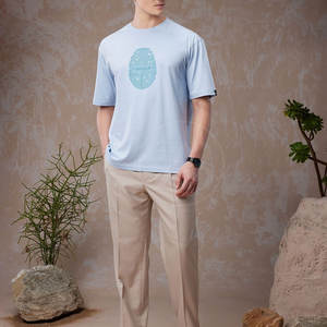 Camiseta con estampado digital de moda callejera para hombre, último diseño con ribete en contraste, Impresión de logotipo personalizado en material de poliéster/algodón - Product Image 4