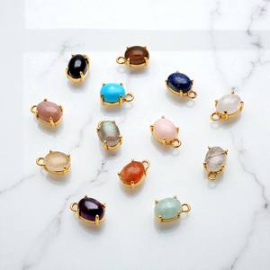Chapado en oro Oval Rainbow Moonstone Prong Setting Connector Charm - Product Image 3