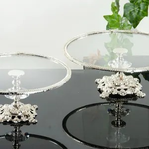 Base para Pastel Clásica con Tapa de Cristal y Acabado Dorado, Perfecta para Presentación de Postres, Eventos en el Hogar y Exhibición de Celebraciones, Procedente de la India - Product Image 3