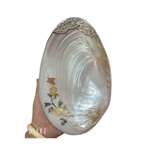 Grand bol en nacre de pêche - Plaque décorative en coquille de conque avec bordure argentée - Décoration d'intérieur de luxe pour maison de plage - Product Image 3