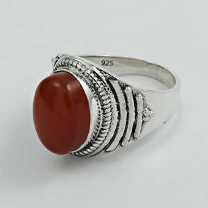 Bague en pierre précieuse de cornaline de forme ovale naturelle à la vente chaude avec sertissage en bézel, fabriquée en argent sterling 925 massif, bagues bohèmes - Product Image 1