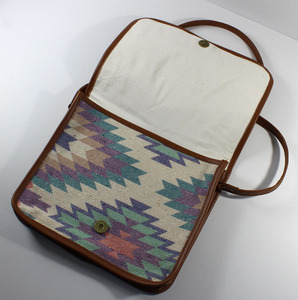 Sac à bandoulière/pochette en coton tissé artisanal pour femme, style mode, imprimé Dhurry/Kelim multicolore, idéal pour les fêtes, couleur camel, vente en gros - Product Image 3