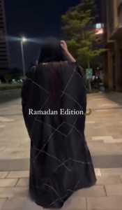 Abayas traditionnelles de Dubaï pour femmes modestes motif de diamant élégant brodé à la main respirant élégant pour les musulmans inspirés vieux - Product Image 2