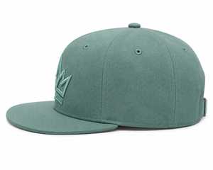 Gorra Deportiva Premium de 5 Paneles con Logotipo de Corona Bordado en 3D, Cierre a Presión, Visera Plana Ajustable - Product Image 4