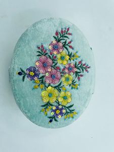 Organisateur de bijoux en tissu de velours de luxe de forme ovale floral, brodé à la main, couleur et taille personnalisées, boîte de rangement de 0 à 1 L de capacité - Product Image 2