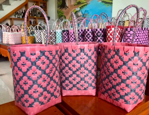 Sac fourre-tout tissé écologique avec un design artistique idéal pour les sorties décontractées et à la plage - Product Image 3