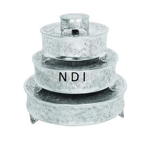 Nuevo estilo de soporte para pasteles de metal con diseño en relieve, forma personalizada y acabado antiguo, juego de cuatro para funciones reales y de lujo. - Product Image 1