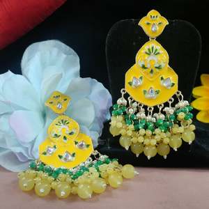 Boucles d'oreilles Meenakari et Kundan colorées royales de qualité supérieure Bijoux ethniques classiques pour les mariées, vêtements de fête et événements culturels - Product Image 1