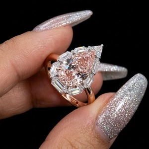 แหวนเพชรแล็บทรงลูกแพร์สีชมพูแฟนซี 18K โรสโกลด์ ประดับเพชรด้านข้าง น้ำหนัก 2.00 กะรัต เกรด F VVS2 รับรองโดย IGI จาก LILABA ENTERPRISE สำหรับทั้งชายและหญิง - Product Image 1